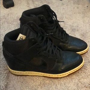 Nike Womens Dunk SkyHi Wedge Sneaker size 9.5